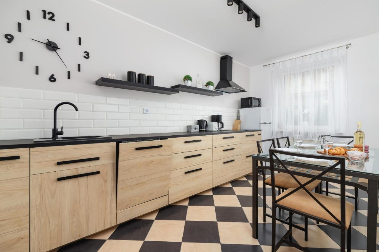 Pleasant Apartment With Terrace Cracow By Noclegi Renters 크라쿠프 외부 사진