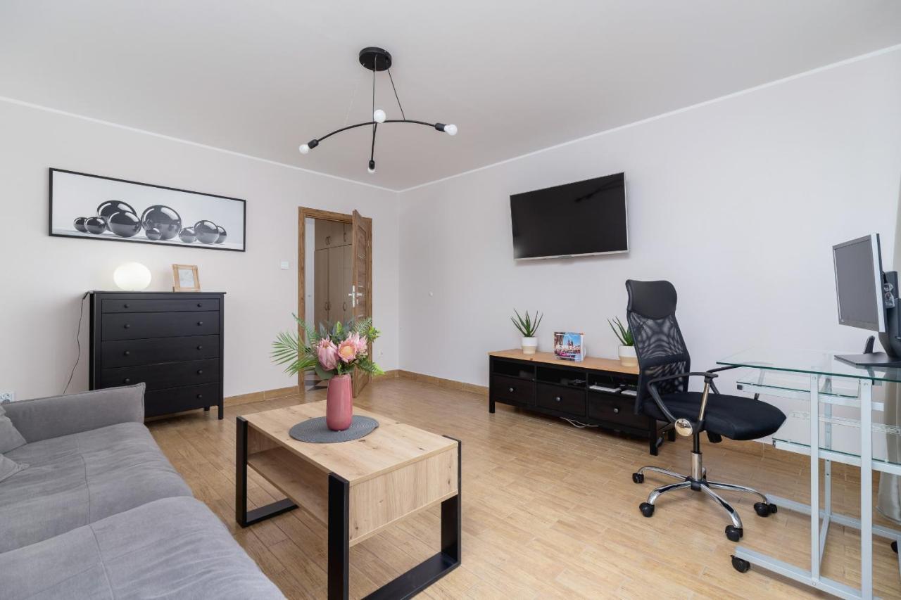 Pleasant Apartment With Terrace Cracow By Noclegi Renters 크라쿠프 외부 사진