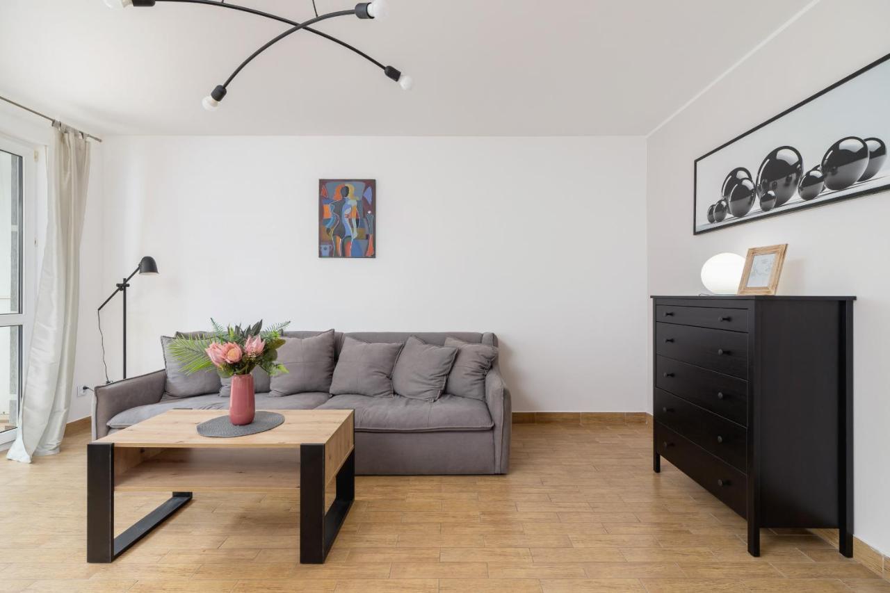 Pleasant Apartment With Terrace Cracow By Noclegi Renters 크라쿠프 외부 사진