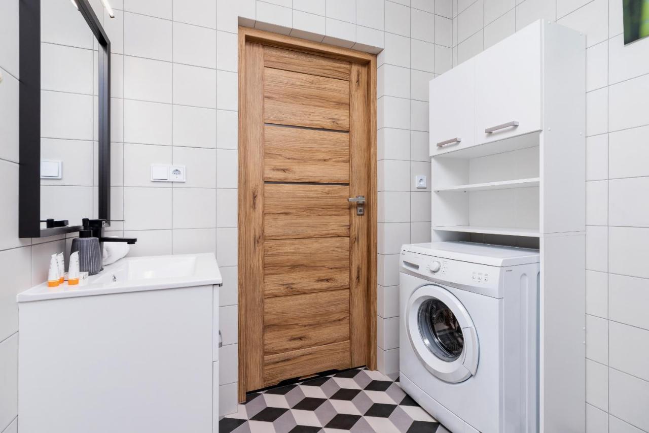Pleasant Apartment With Terrace Cracow By Noclegi Renters 크라쿠프 외부 사진